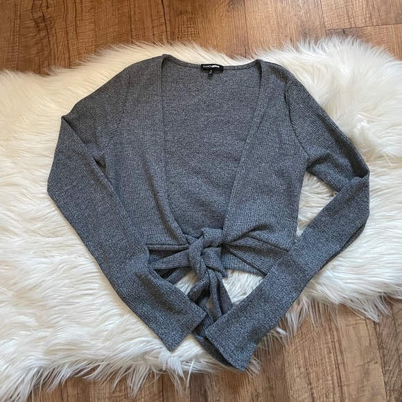 FASHION NOVA Gray Long Sleeve Tie Front Top - Picture 1 of 3